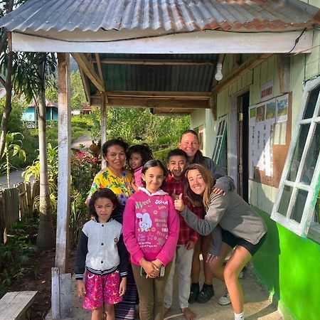 Karleta Homestay Рутенг Экстерьер фото