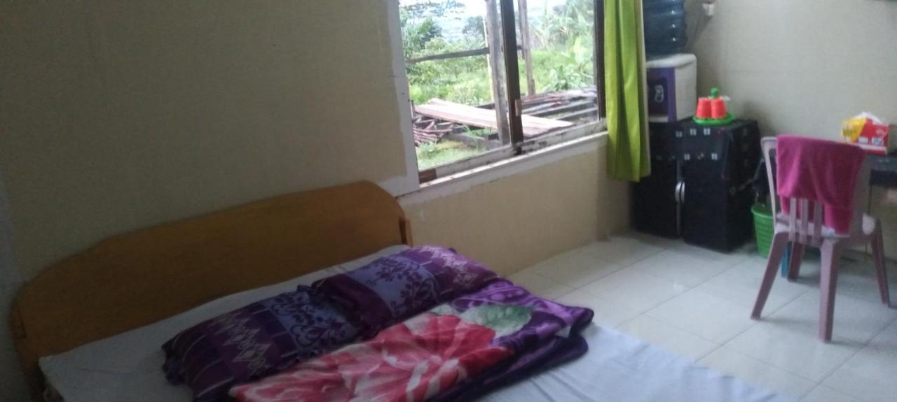 Karleta Homestay Рутенг Экстерьер фото