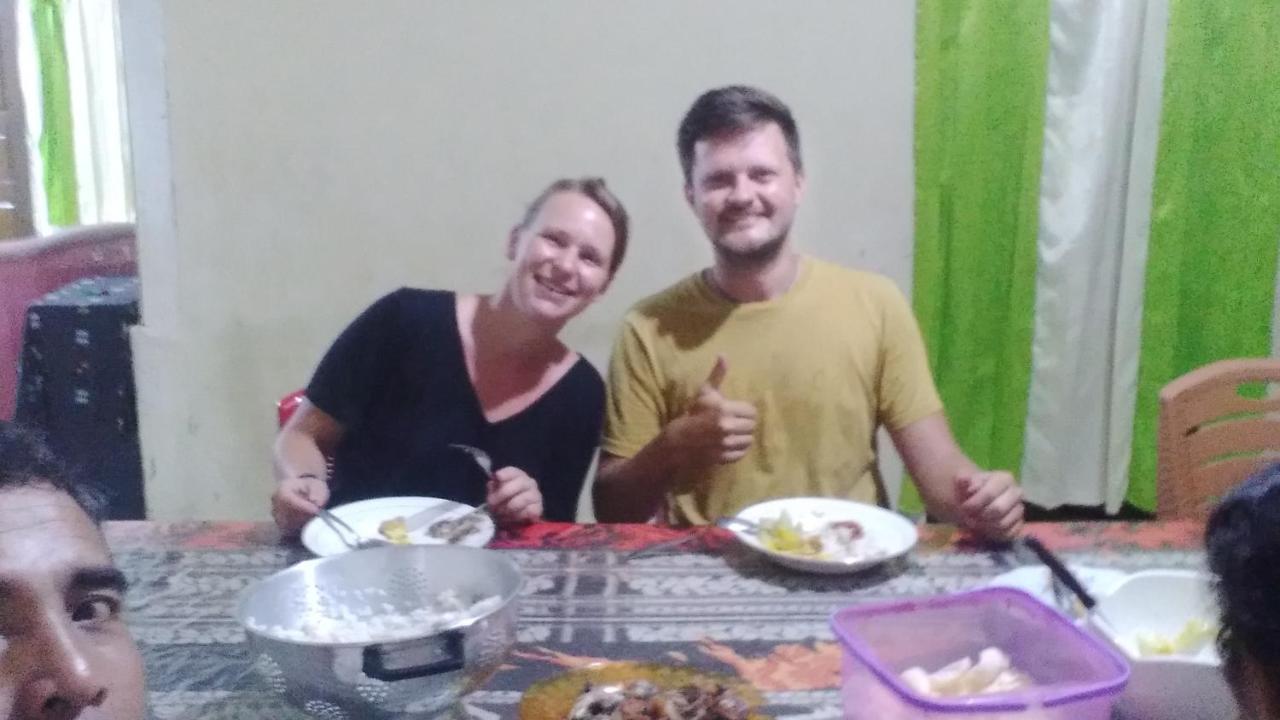 Karleta Homestay Рутенг Экстерьер фото