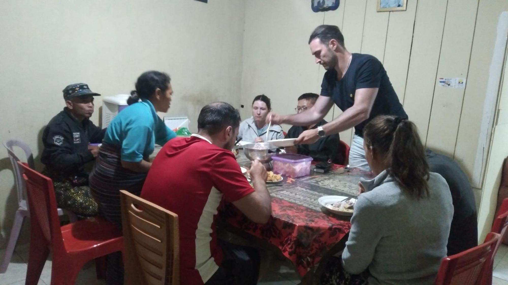 Karleta Homestay Рутенг Экстерьер фото