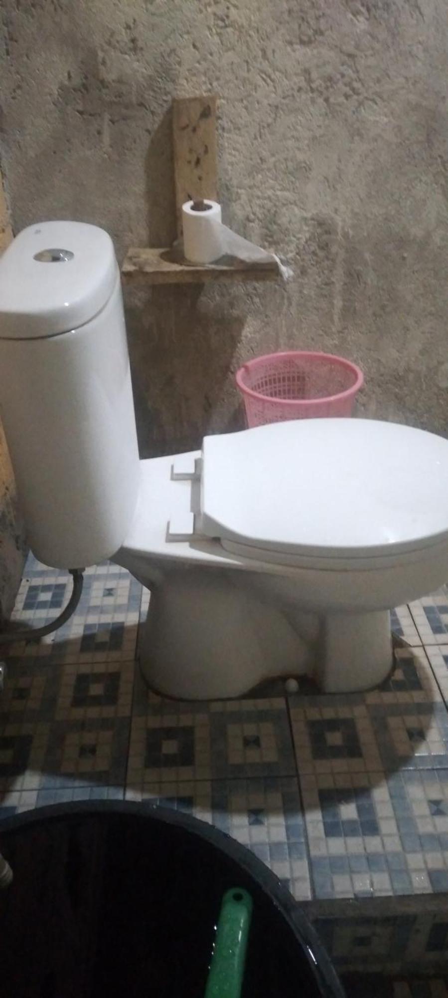 Karleta Homestay Рутенг Экстерьер фото